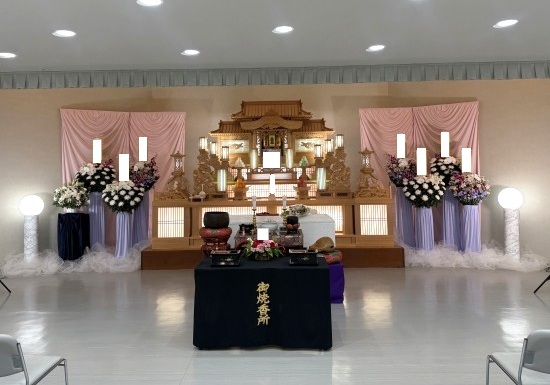 ひかり会館にて告別式　